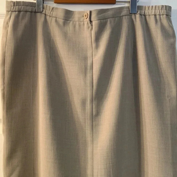 AE Oatmeal Lined Skirt  Sz 18 - Picture 2 of 6